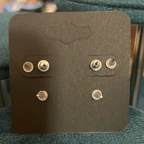 Lot Of 3 Pairs Stud Earrings Clear, Red, And Purple Stones Silver Toned Fashion - Picture 4 of 6